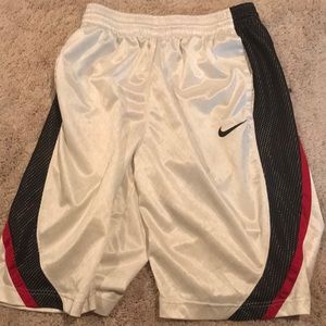 NIKE BASKETBALL SHORTS